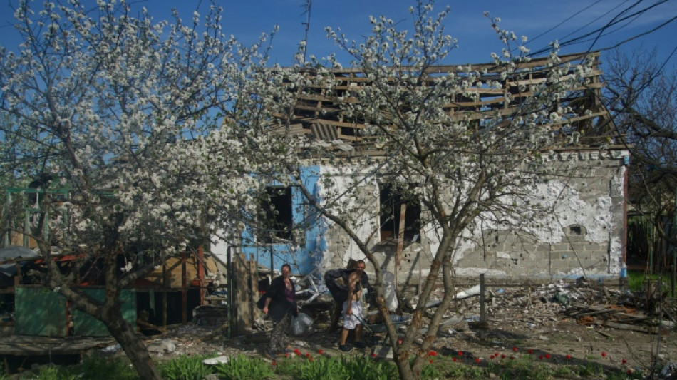 D'abord l'eau, puis le pain: &agrave; Marioupol, "on ne vit pas, on survit"