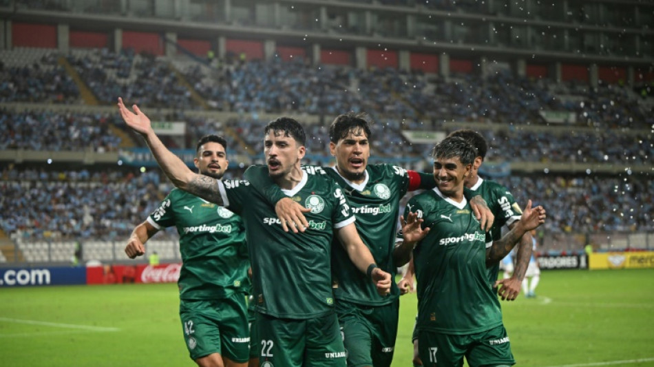 Palmeiras sofre, mas vence Sporting Cristal (3-2) em estreia na Libertadores