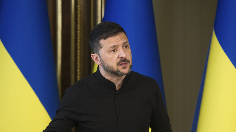 Zelensky, 'la delegazione russa sembra una farsa'