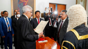Sri Lanka: le pr&eacute;sident Wickremesinghe investi et en qu&ecirc;te d'un gouvernement d'unit&eacute;