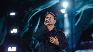 Sal Da Vinci, "Rossetto e caff&egrave;" conquista Piazza Plebiscito