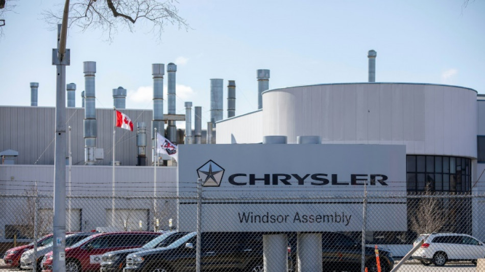 Droits de douane: l'usine canadienne de Chrysler va fermer temporairement, annonce Stellantis