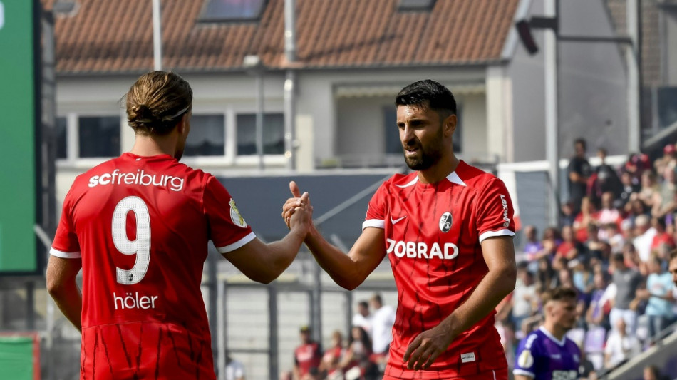 Schusters Deb&uuml;t gl&uuml;ckt: Freiburg in der zweiten Runde