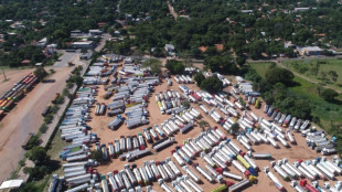 Transportistas de combustible varados en Paraguay por la falta de pago de Bolivia