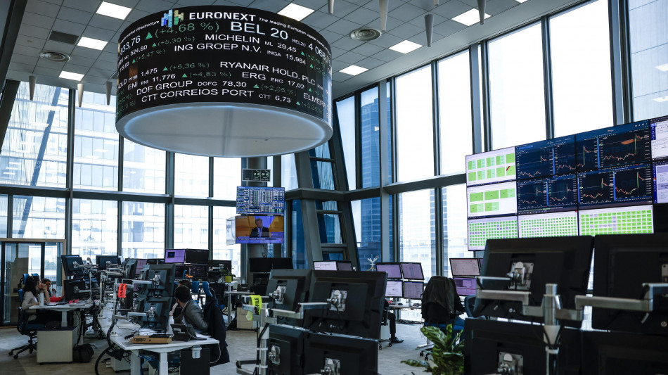 Borsa: Milano incerta (-0,5%) con l'Europa e Wall Street