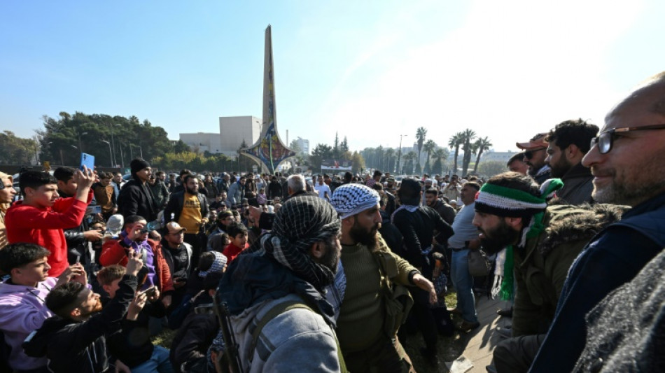 Les Syriens en qu&ecirc;te de leurs disparus apr&egrave;s la chute de Bachar al-Assad, liesse &agrave; Damas 