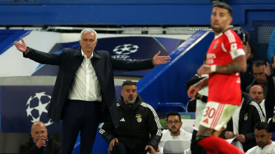 Mourinho's Benfica beaten on Chelsea return