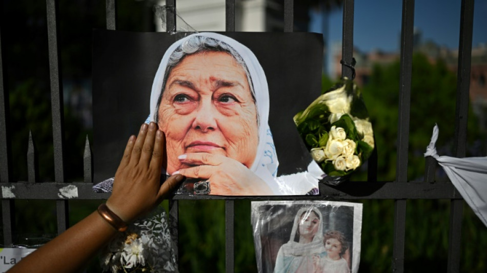 Tausende Argentinier gedenken der Vorsitzenden der "M&uuml;tter des Plaza de Mayo" 