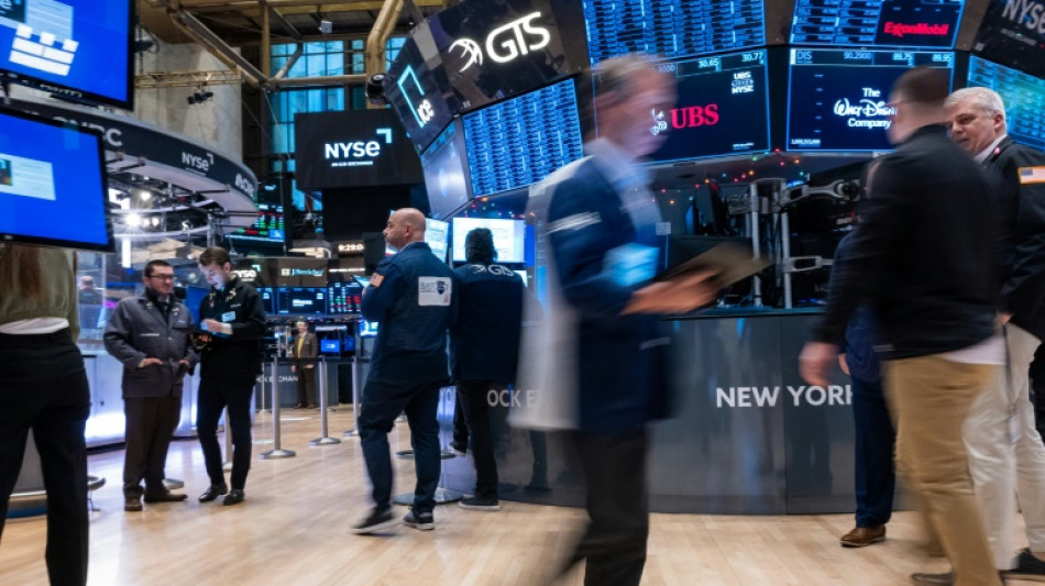 Wall Street cl&ocirc;ture en baisse, le march&eacute; corrige encore
