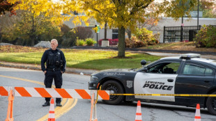Horror e p&acirc;nico no boliche durante ataque a tiros no Maine, EUA
