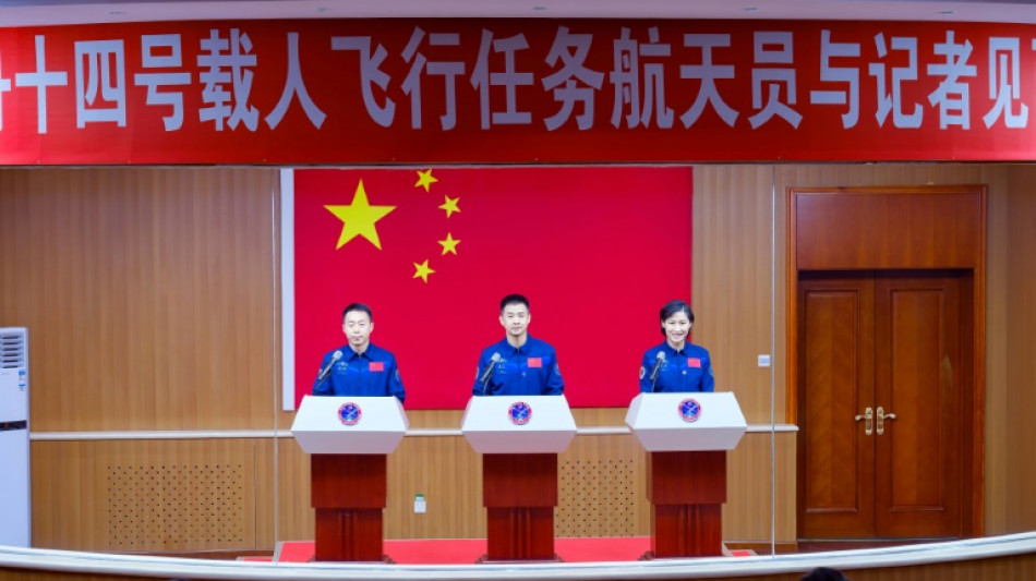 Tres astronautas llegan a la estaci&oacute;n espacial china 
