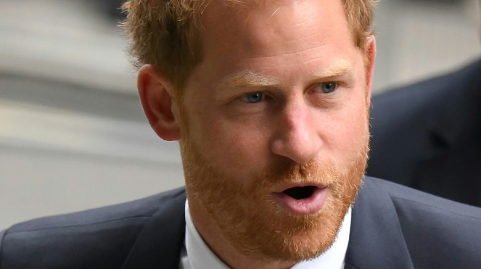 Le prince Harry obtient la condamnation d'un tablo&iuml;d britannique pour piratage de bo&icirc;tes vocales