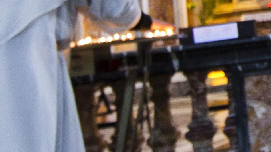 Sacerdote ai domiciliari per violenza sessuale su minori