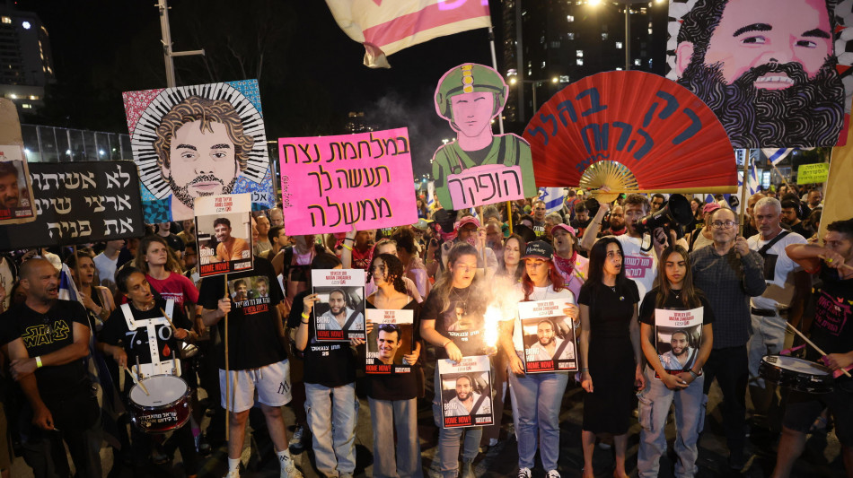 Media, 'controproposta di Hamas, rilascio dei rapiti in 5 fasi'