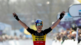 Het Nieuwsblad - Ph&eacute;nom&eacute;nal Van Aert, vainqueur d&egrave;s sa rentr&eacute;e sur route