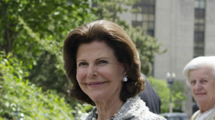 K&ouml;nigin Silvia von Schweden r&auml;t Eltern zum Schutz vor Missbrauch zum Zuh&ouml;ren