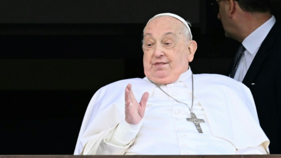 Tras su larga hospitalización, el papa Francisco se enfrenta al desafío de su imagen pública