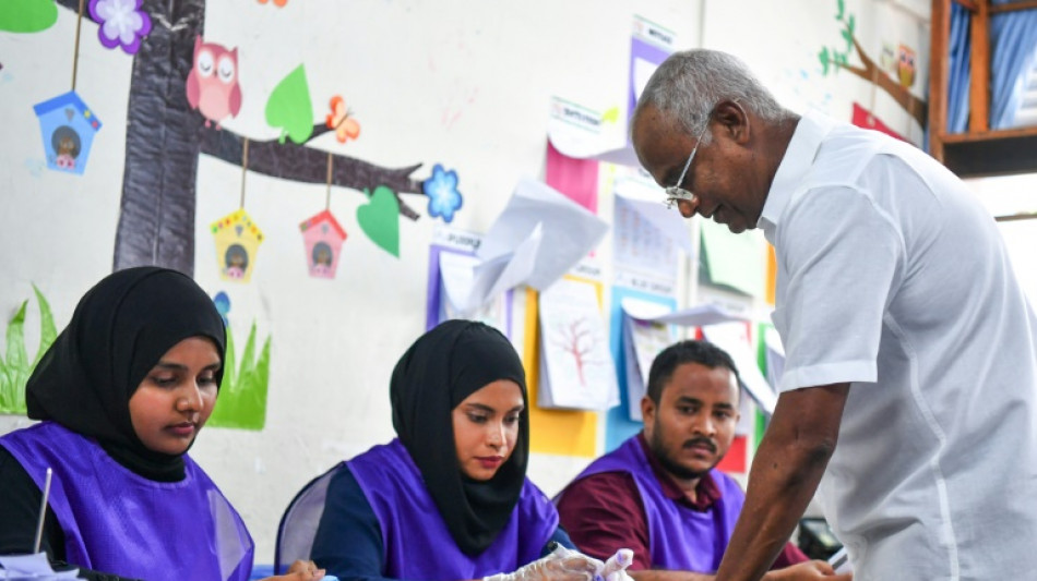 Eleitores das Maldivas votam para presidente com China e &Iacute;ndia como pano de fundo