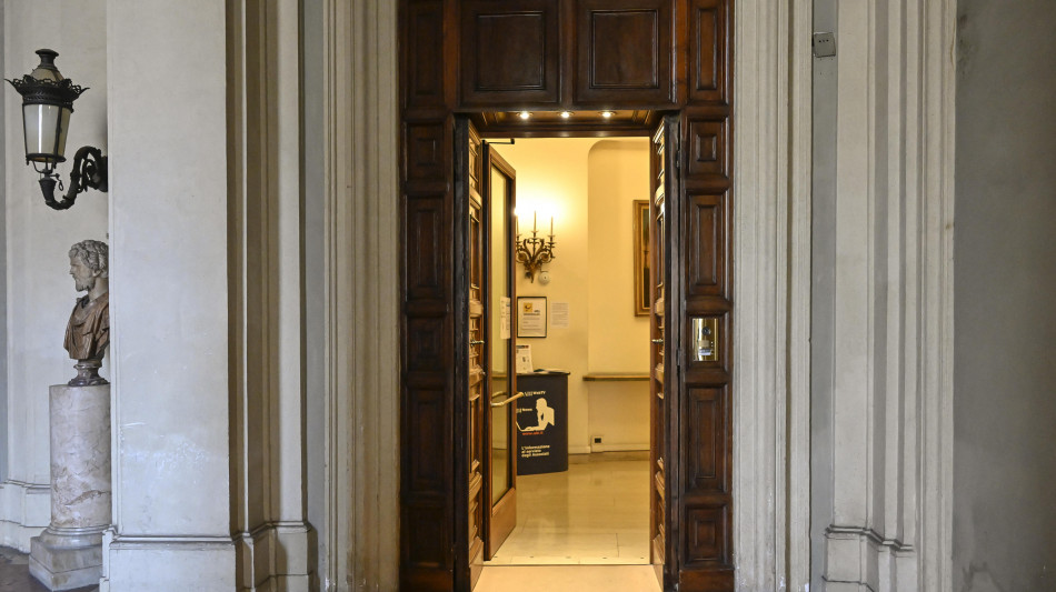 Abi, il 78% degli utenti controlla il conto dal telefonino