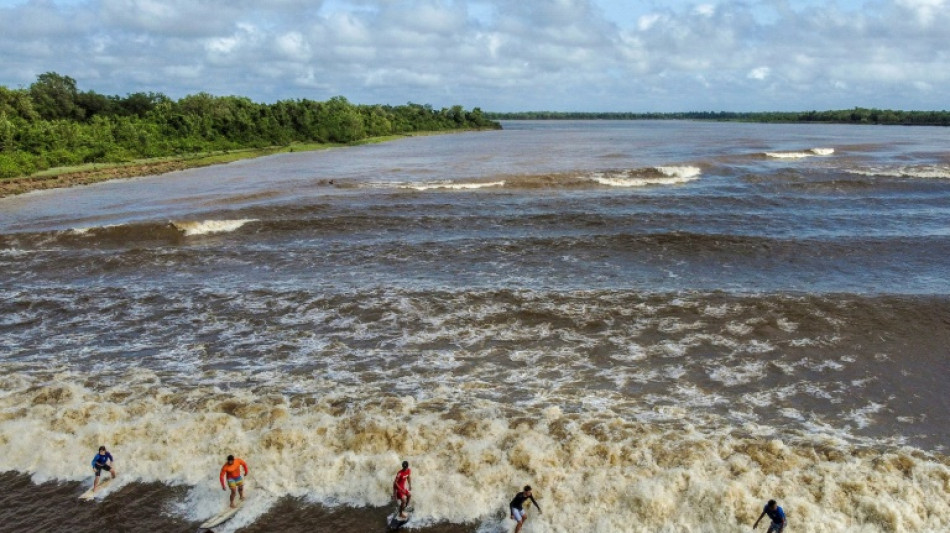 Domar a pororoca, um desafio para os surfistas na Amaz&ocirc;nia legal