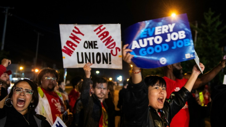 US stocks fall as strike hits auto sector