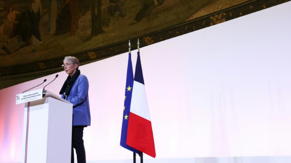 Fran&ccedil;a prop&otilde;e que militares supervisionem jovens infratores ap&oacute;s dist&uacute;rbios