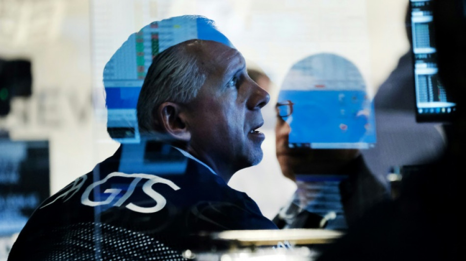 Wall Street ouvre en baisse, les r&eacute;sultats d&eacute;&ccedil;oivent, Tesla d&eacute;croche