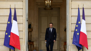 Ultimes négociations pour Lecornu, Macron lâché par ses alliés