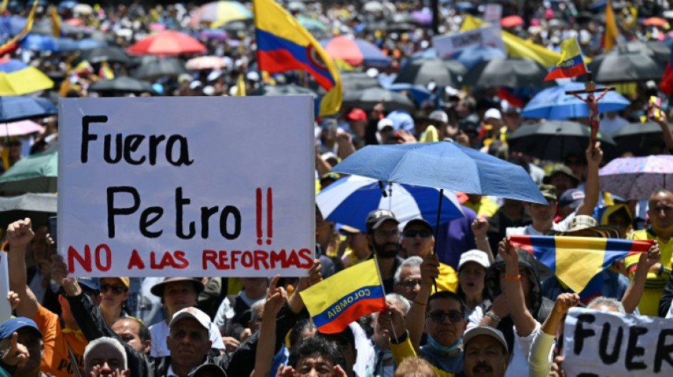 Milhares protestam na Col&ocirc;mbia contra governo de Gustavo Petro