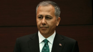 Arrestan a un adolescente acusado de matar a dos policías en una comisaría de Turquía