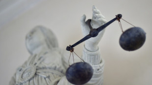 Vater vergewaltigt acht eigene Kinder: Lange Haft und Sicherungsverwahrung