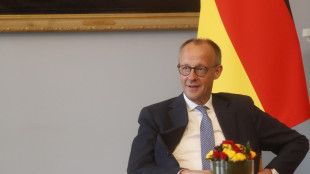 Merz, 'noi siamo minacciati e dobbiamo difenderci'