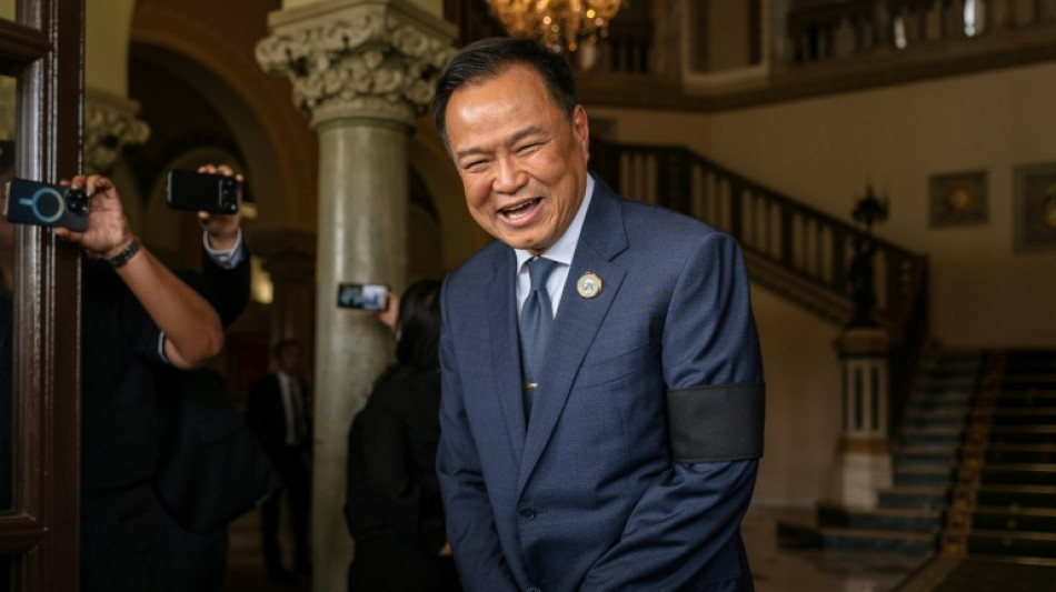 Partido do premi&ecirc; da Tail&acirc;ndia anuncia coaliz&atilde;o com partido do ex-governante Shinawatra