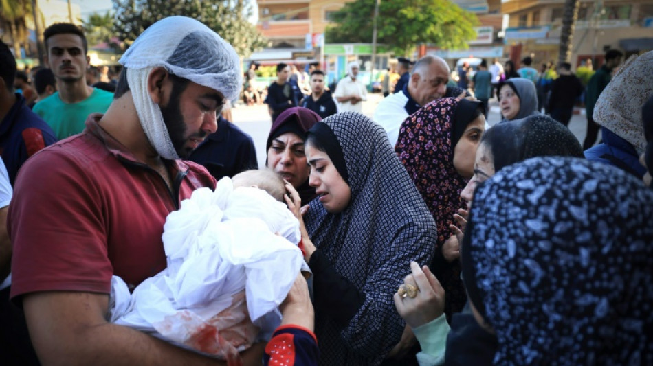 Hamas afirma que bombardeios israelenses mataram cerca de 50 ref&eacute;ns