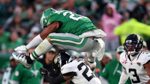 NFL-Star Barkley &uuml;berspringt Gegenspieler - r&uuml;ckw&auml;rts