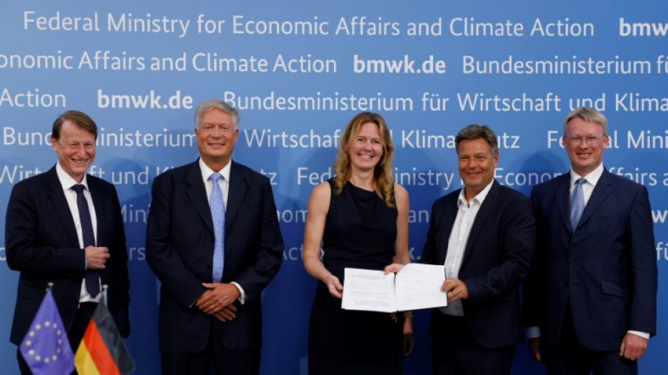 Habeck rechnet mit LNG-Belieferung an Nordseek&uuml;ste ab diesem Winter