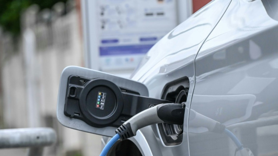 Bornes &eacute;lectriques: une rallonge de 200 millions d'euros pour acc&eacute;l&eacute;rer le d&eacute;ploiement, annonce Beaune