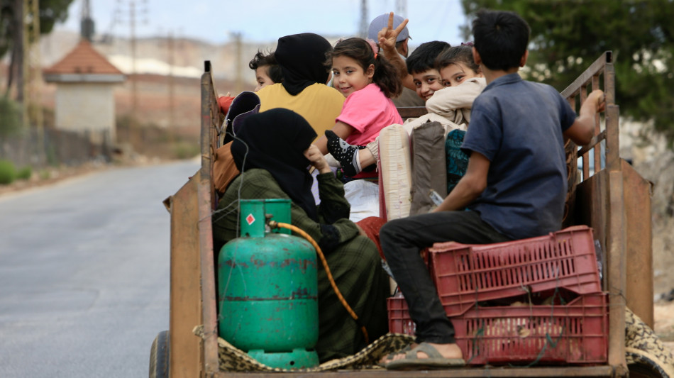 Libano, quasi 100.000 gli sfollati da luned&igrave;