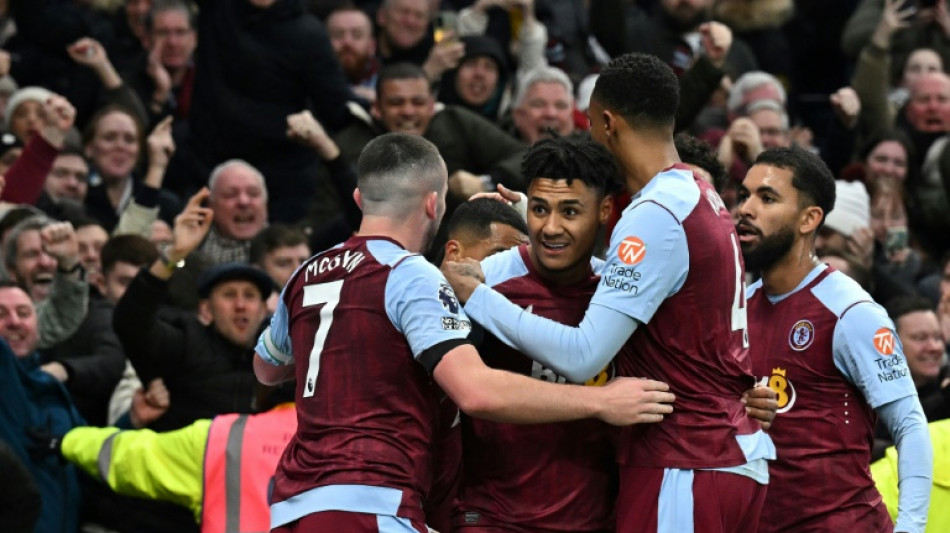 Aston Villa vira sobre Tottenham e entra no 'Top 4' do Ingl&ecirc;s