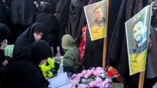 Pour l'A&iuml;d, des habitants du sud du Liban prient sur les tombes de leurs proches