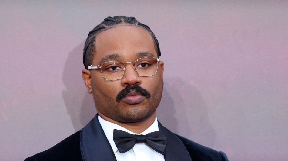 L'accordo con il regista dei Peccatori spacca Hollywood