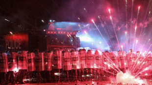 Confrontos na Ge&oacute;rgia entre manifestantes pr&oacute;-UE e policiais em frente ao parlamento