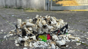 I volontari di Retake al lavoro per rimuovere i rifiuti di Natale e Capodanno