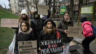 Ukraine: &agrave; Kiev, des militantes en qu&ecirc;te du respect d'une minute de silence quotidienne
