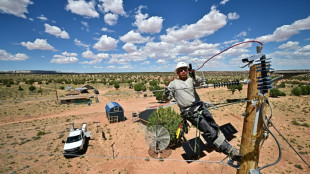 Face aux canicules, le combat des Amérindiens Navajo pour l'électricité et la clim