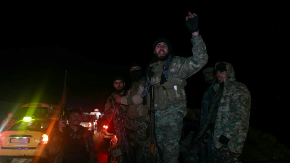 For&ccedil;as s&iacute;rias realizam opera&ccedil;&atilde;o militar ap&oacute;s confrontos com combatentes pr&oacute;-Assad