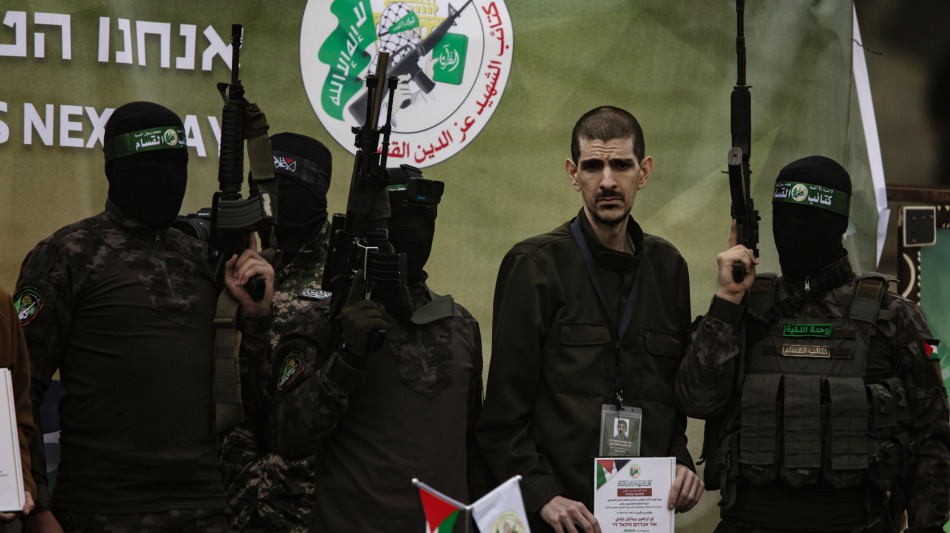 Hamas rinvia il prossimo rilascio di ostaggi e accusa Israele