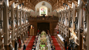 Trump gets lavish UK banquet - and an awkward guest