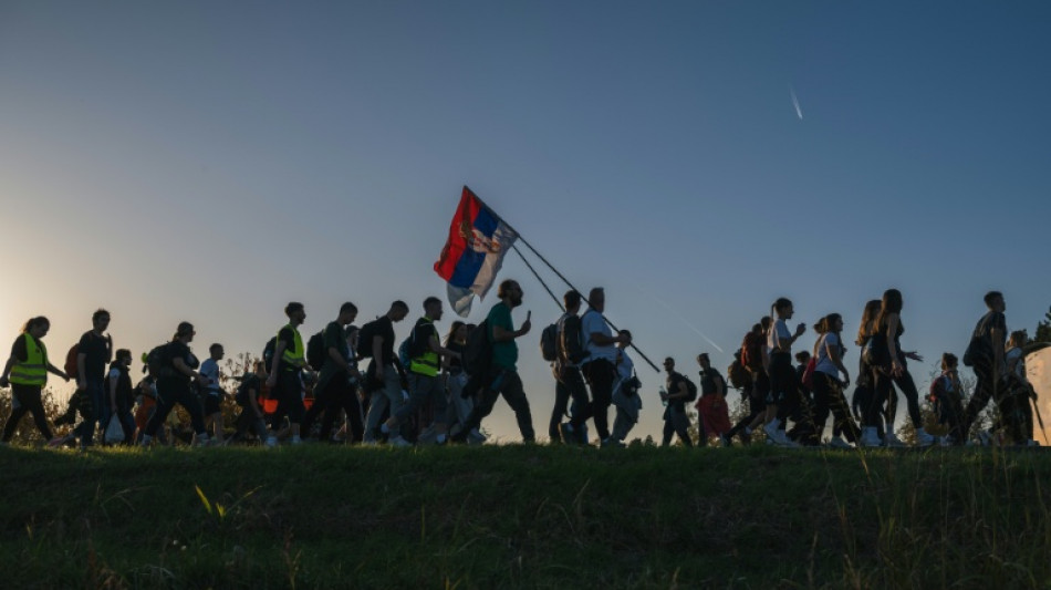 Serbie: un an apr&egrave;s la trag&eacute;die de la gare, des milliers de personnes convergent vers Novi Sad