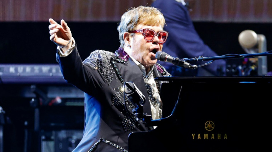 Elton John fait ses adieux au public britannique &agrave; Glastonbury